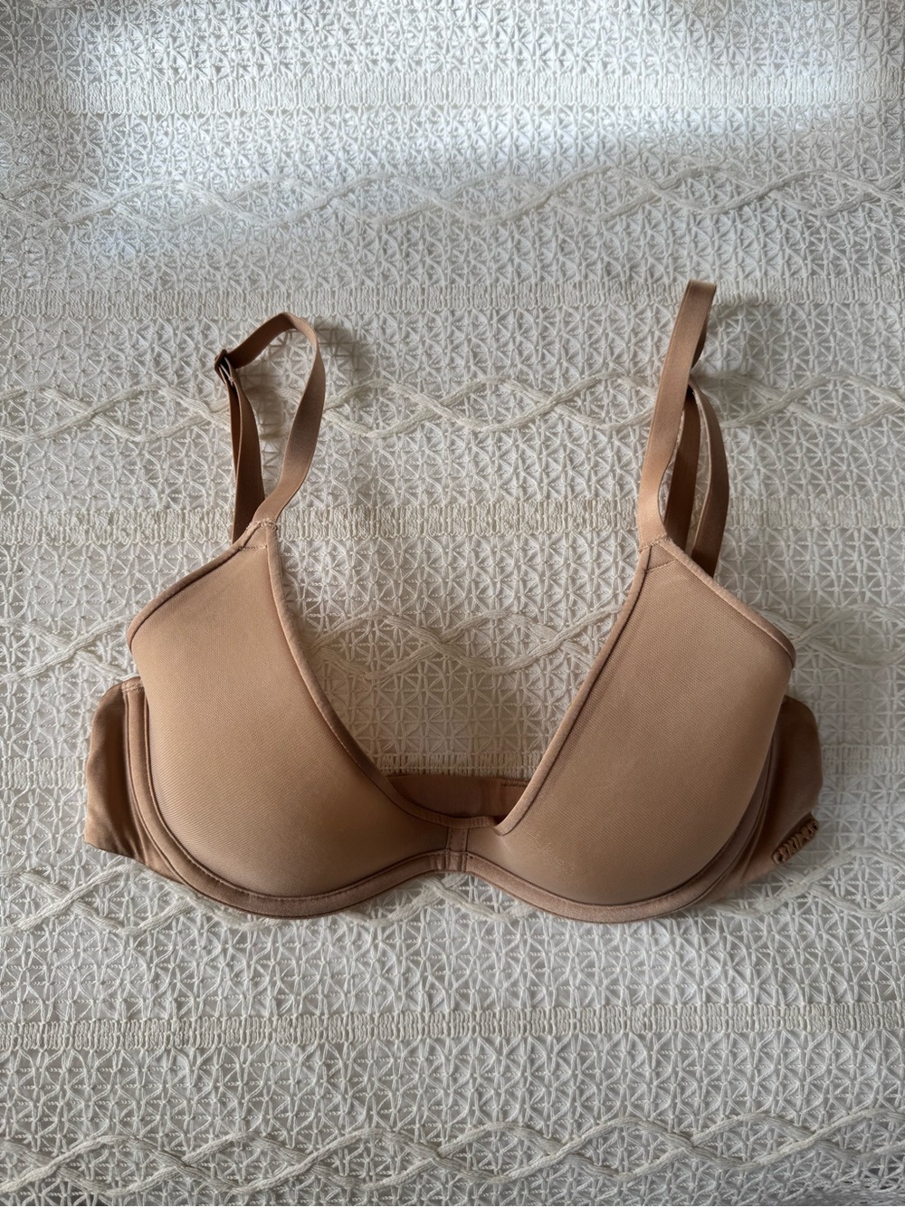 Skims Weightless Scoop Bra 30B